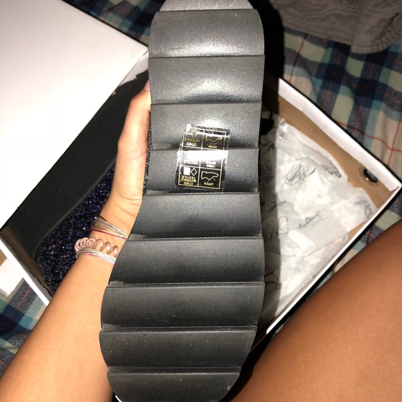 YRU LALA JESTER SIZE 10 - Picture 2 of 2